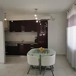 House Semesterbostad Rasopasno